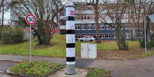 Der stationäre Blitzer in der Seestraße auf Höhe der Realschule Klostergarten.