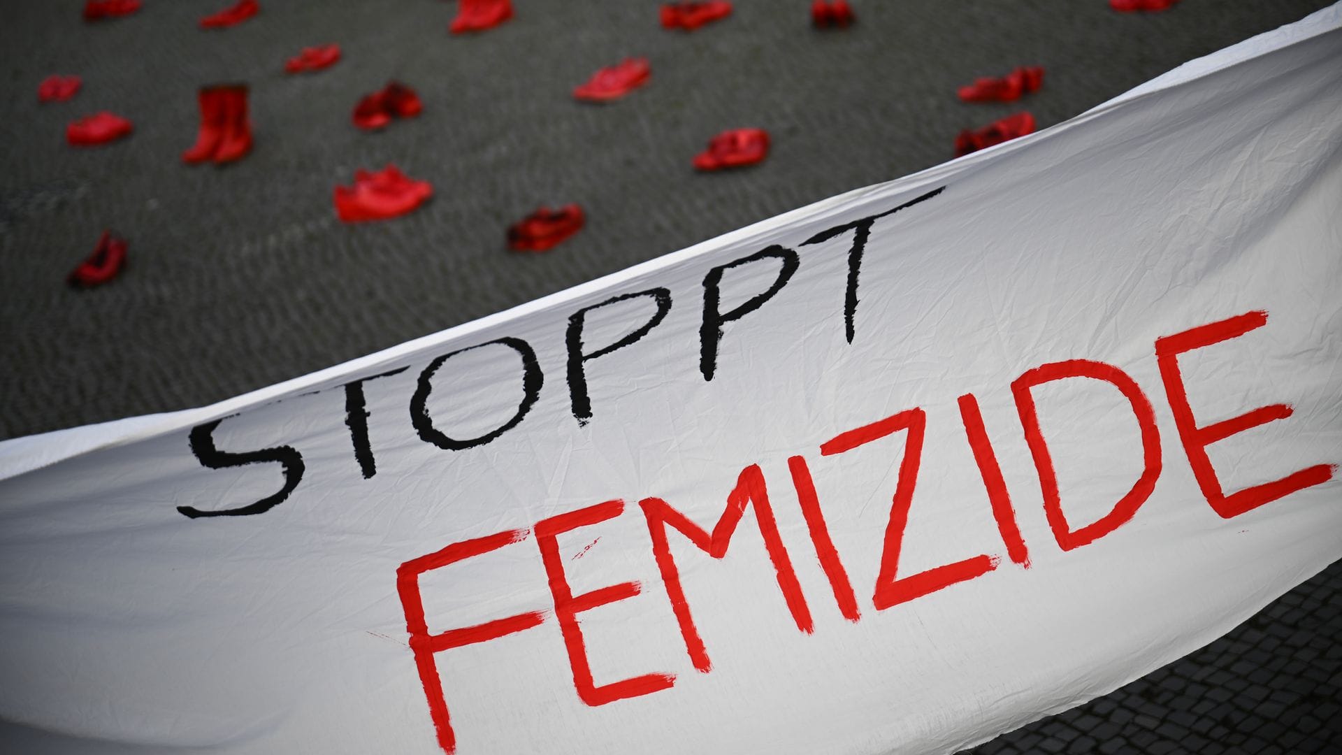 Auch in Deutschland fallen viele Frauen tödlicher Gewalt zum Opfer. (Archivbild)