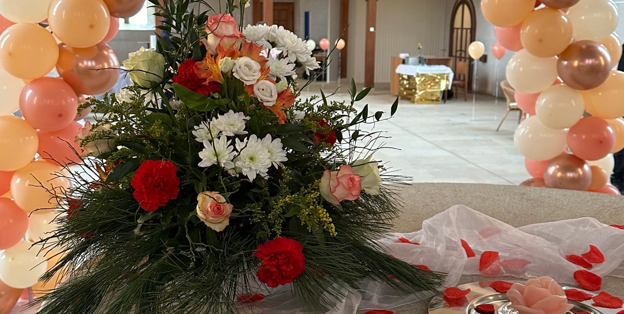 In festlicher Atmosphäre in der Stadtkirche geben sich Paare das Ja-Wort. Bilder: