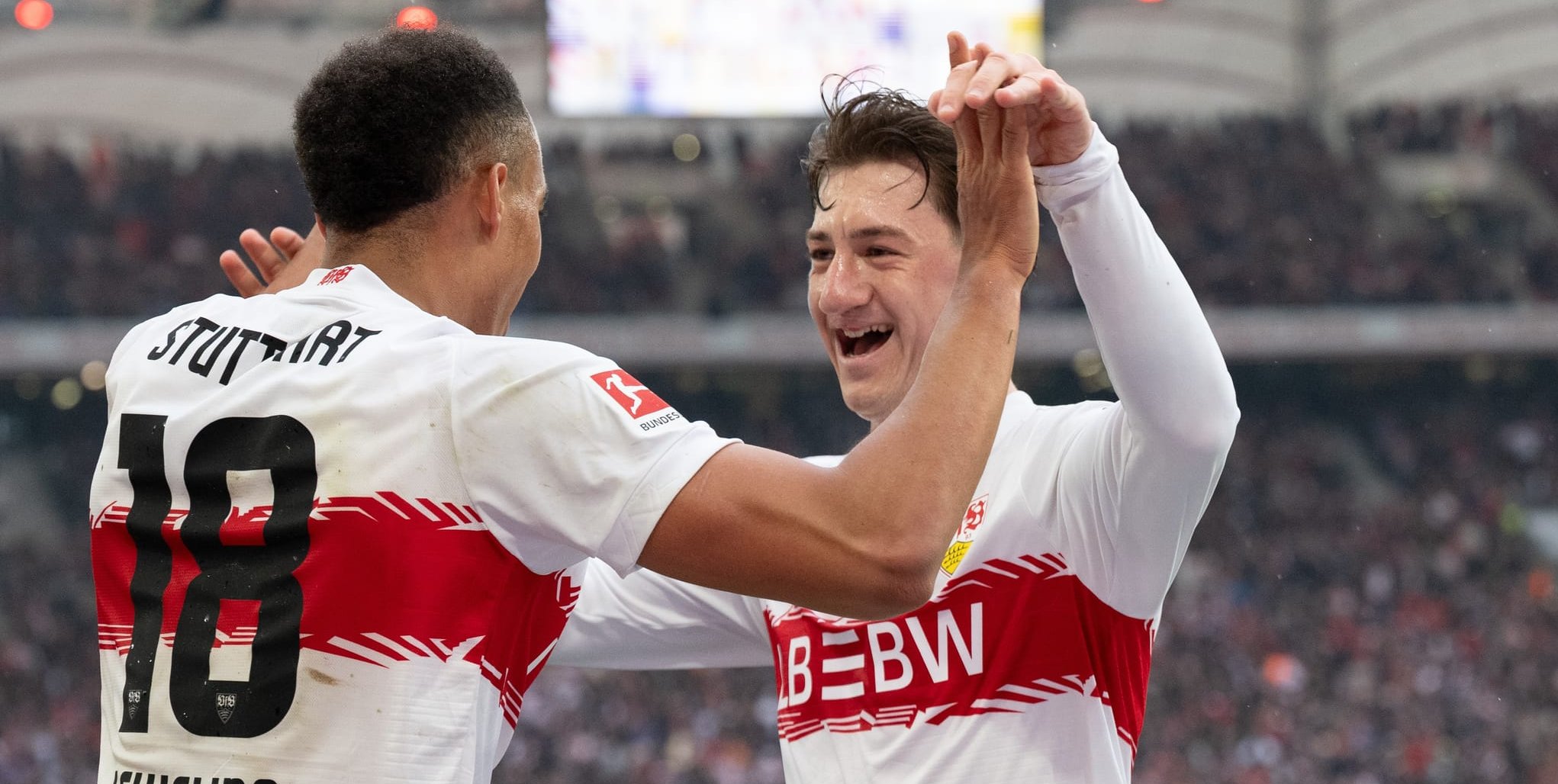 Angelo Stiller war als Jugendspieler des FC Bayern München beim Mercedes-Benz Junior Cup dabei. Jetzt freut er sich mit VfB-Mitspieler Jamie Leweling über die WM-Nominierung.