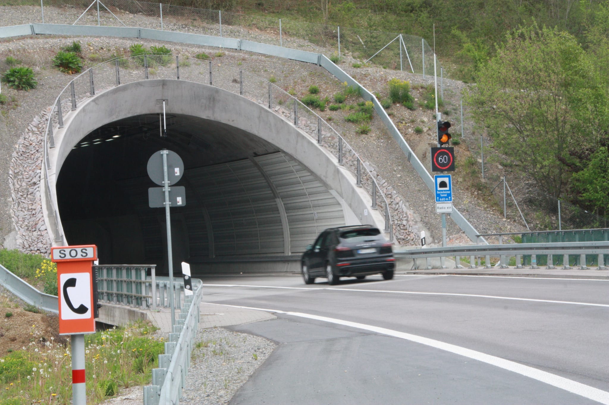 Im Darmsheimer Tunnel gibt es nur in einer Richtung freie Fahrt. Bild: z