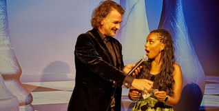 Magier Thorsten Strotmann sorgt für Staunen.