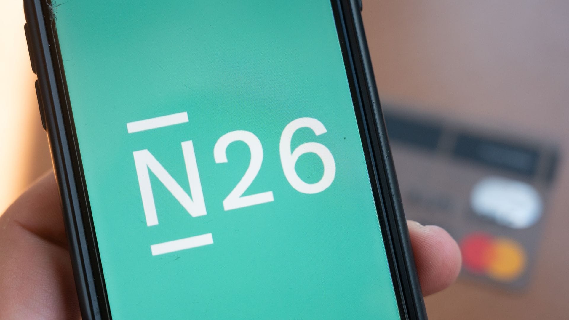 Die Smartphone-Bank N26 startet zusammen mit Vodafone ein Mobilfunkangebot für Deutschland. (Symbolbild)