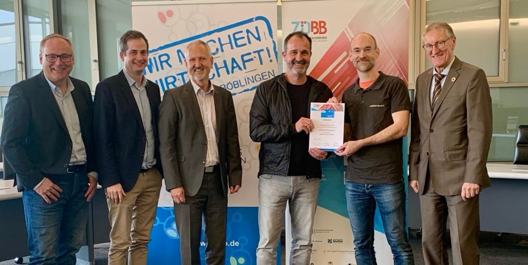 Prof. Dr. Alexander Rossmann (HHZ), Dr. Sascha Meßmer (Kreiswirtschaftsförderer), Dr. Claus Hoffmann (ZD.BB), Andreas Binz (Geschäftsführer Velotraum), Moritz Pfrengle (Velotraum) und Landrat Roland Bernhard.