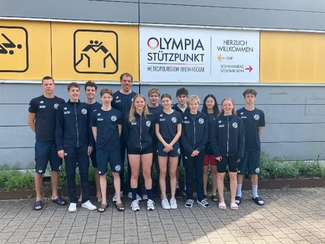 Das VfL-Team bei den Baden-Württembergischen Meisterschaften in Heidelberg (von links): Maciej Starasotnikau, Nicolai Miller, Ilija Maric, Felix Stumpf, Trainer Simon Kunz, Lia Berner, Moritz Odenwald, Lisa Margarete Kufleitner, Felix Illeson, Julian Schweizer, Evelyn Song, Emilia Depner und Noa Ivan Glavas. Es fehlen: Gianluca Giuliano, Anne Victoria Kufleitner, Steven Phung und Isaac Sela.