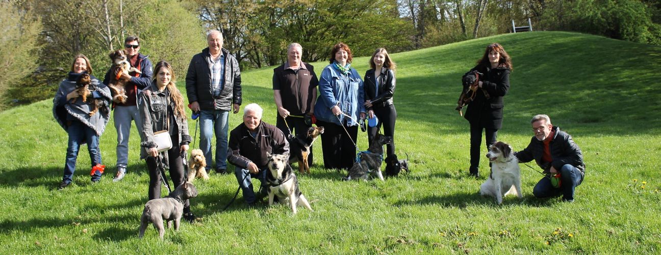 Dagmar Schempp (Zweite von rechts) ist sich mit ihren Mitstreitern einig: Maichingen braucht einen Hundespielplatz. Bild: z