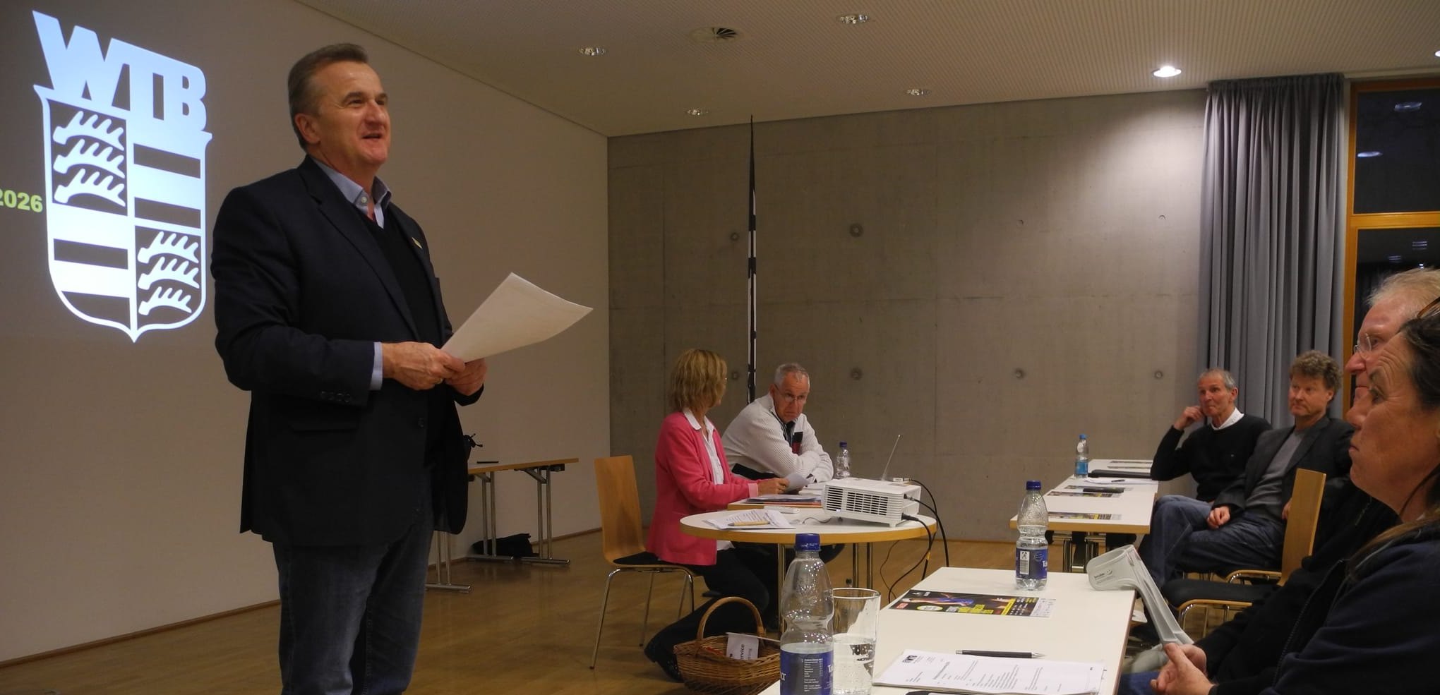 Markus Graßmann, WLSB-Geschäftsführer und ehemaliger Vize-Präsident des VfL Sindelfingen,  begrüßte die Mitglieder bei der Versammlung des Tennis-Bezirks C. 	Bild: Volkmann