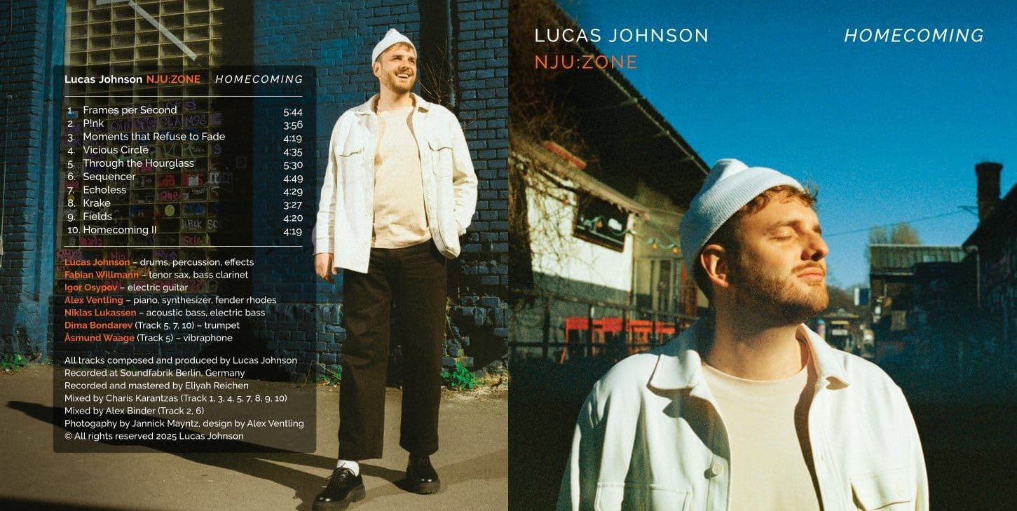 So sieht die CD aus. Links die Rückseite, rechts das Cover.
