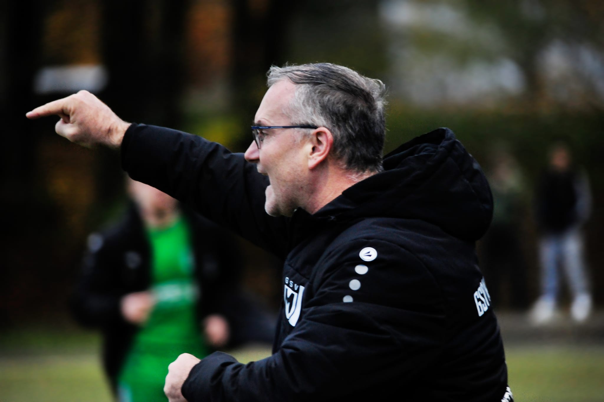 Da geht es zum ersten Heimsieg. Maichingens Trainer Thomas Wohland gibt die Richtung im Spiel gegen die SV Böblingen vor. Bild: photostampe/A