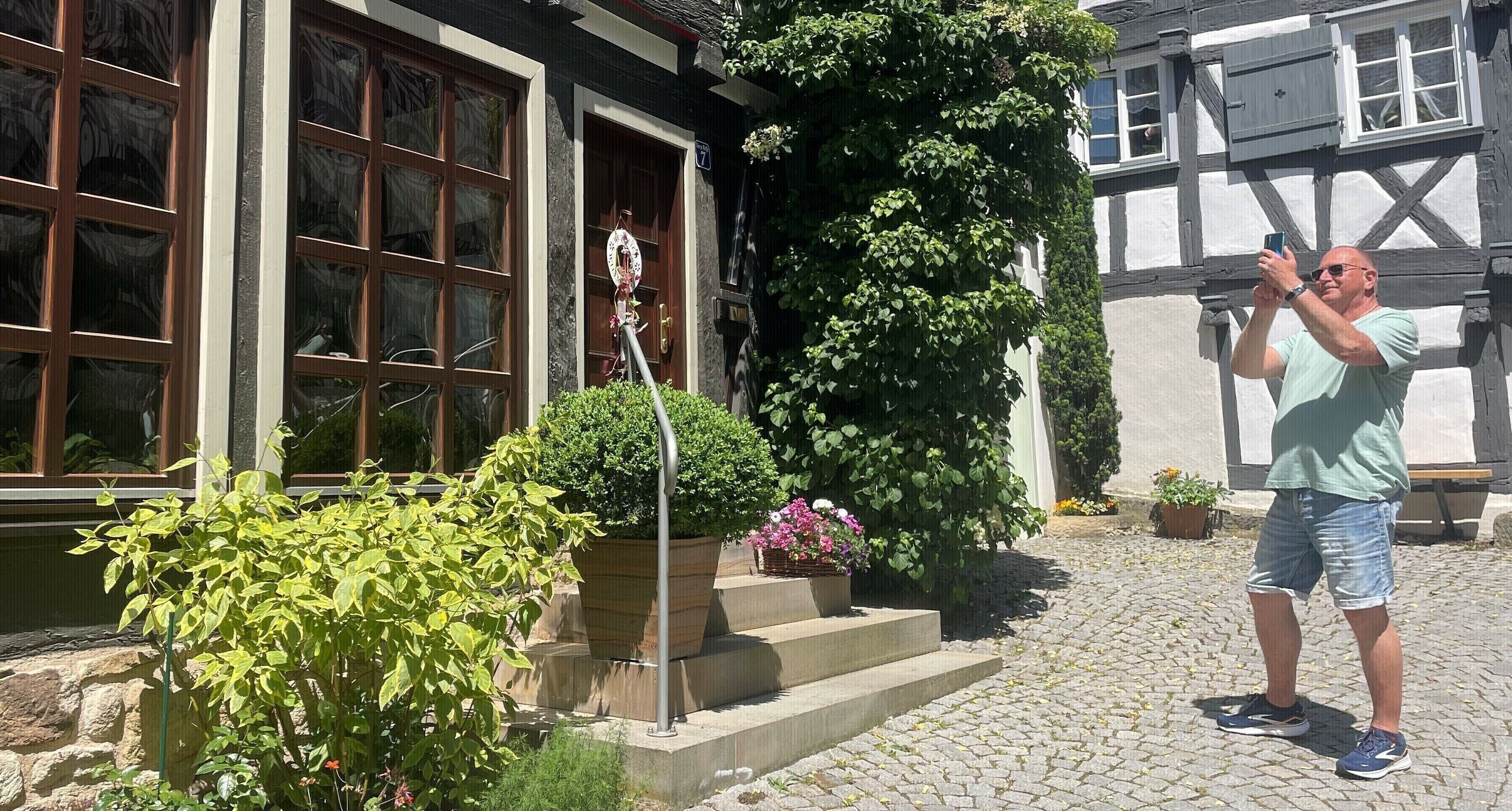 Die Kurze Gasse ist Wolfgang Wenzels liebste Fotokulisse in Sindelfingen. Die historischen Fachwerkhäuser trägt er mit seinen Fotos ins Netz: Auf Instagram erreicht er Menschen in ganz Deutschland. Bild: Gospodarczyk