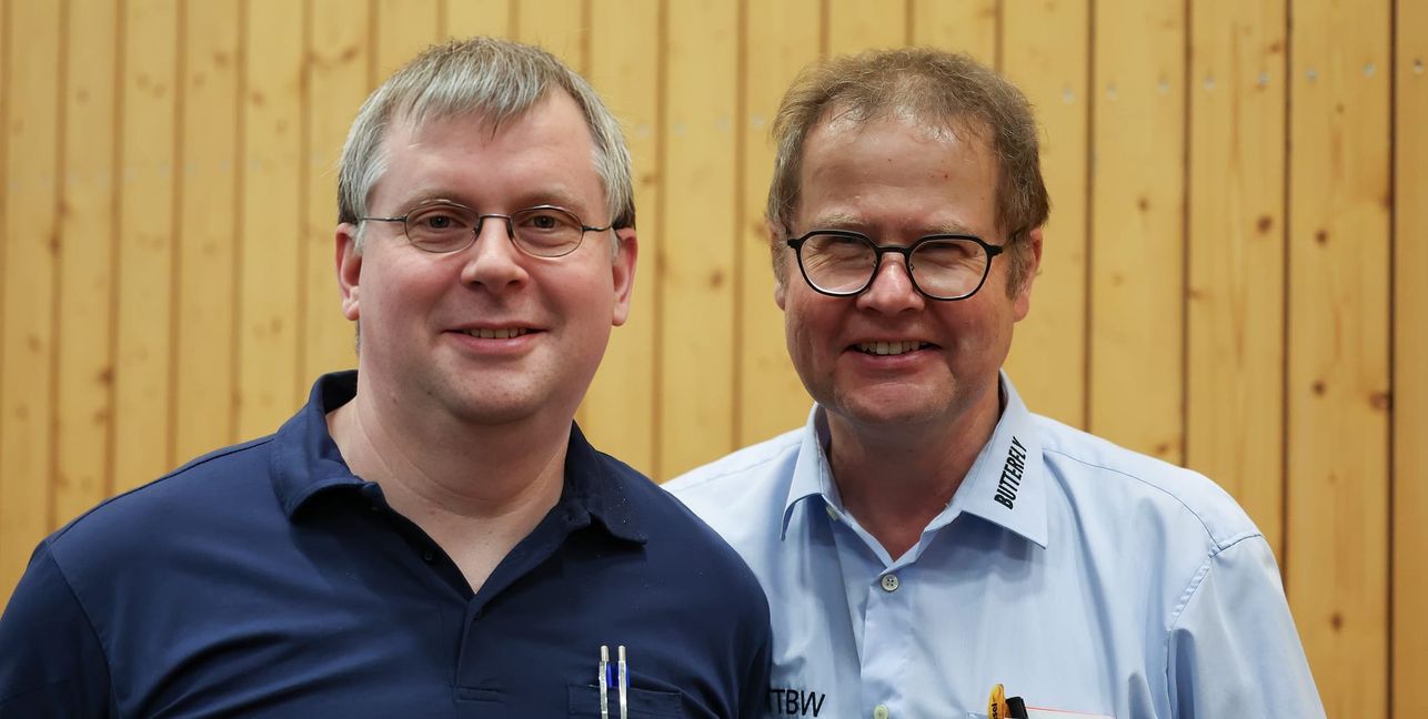 Der scheidende Bezirkschef  Andreas Kopp (links) und sein Stellvertreter Charly Koch,  der sich auch um die Schiedsrichter kümmert. 
Bild: Holzapfel