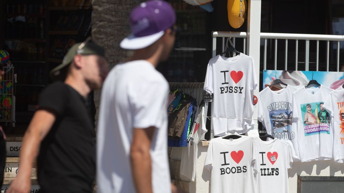 Sexistische Sprüche und Texte - am Ballermann scheint niemand damit ein Problem zu haben.