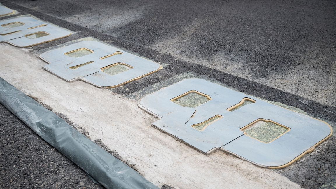 Ladespulen für Elektroautos auf der Autobahn. Die Autobahn GmbH des Bundes testet eine israelische Technologie.