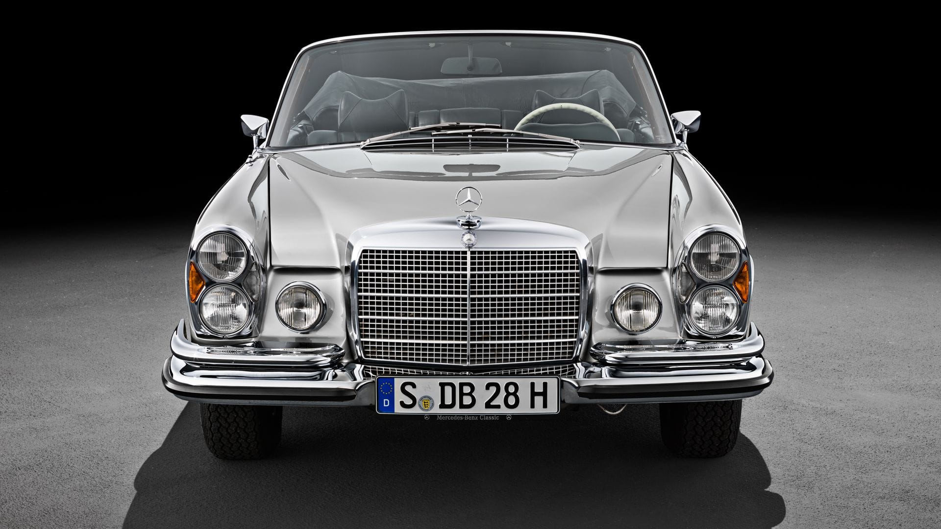 ... sowie in der Baureihe W 111, hier als Cabriolet aus dem Jahr 1971