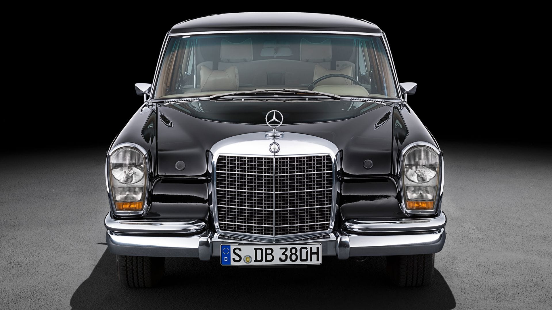 Das historische Portfolio umfasst zahlreiche  Modelle, wie den legendären Mercedes-Benz 600 Pullman, der von 1963 bis 1981 gebaut wurde.