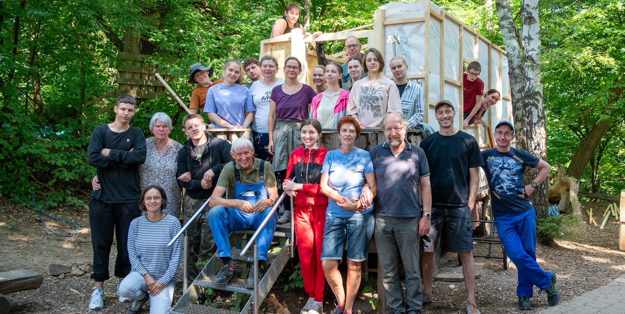 Die Bauwagen-Sanierung ist nur eines der Projekte des Friedenscamps.  Bild: Nüßle