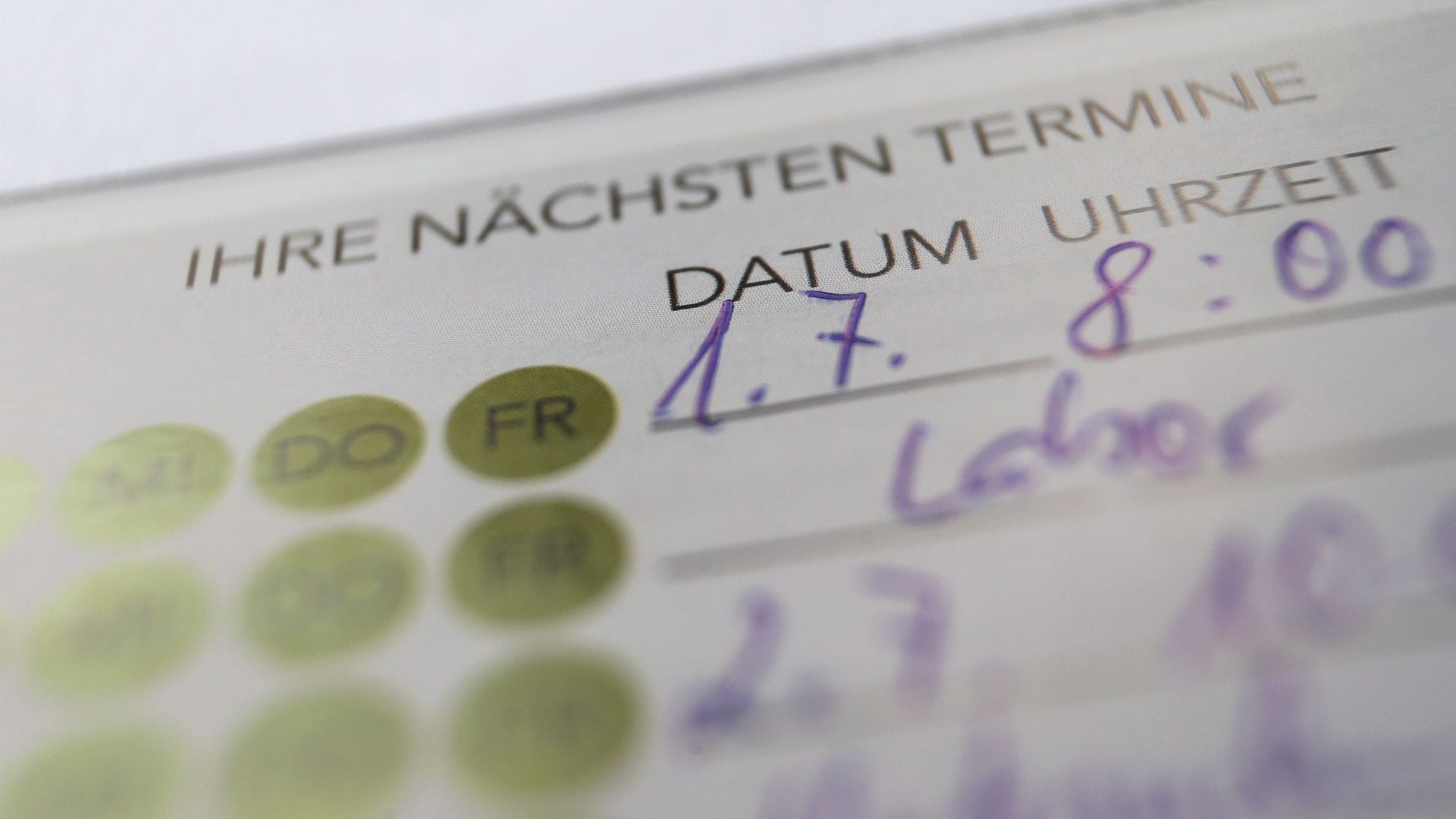 Die Kassen wollen Selbstzahlerleistungen beim Arzt eindämmen. (Archivbild)