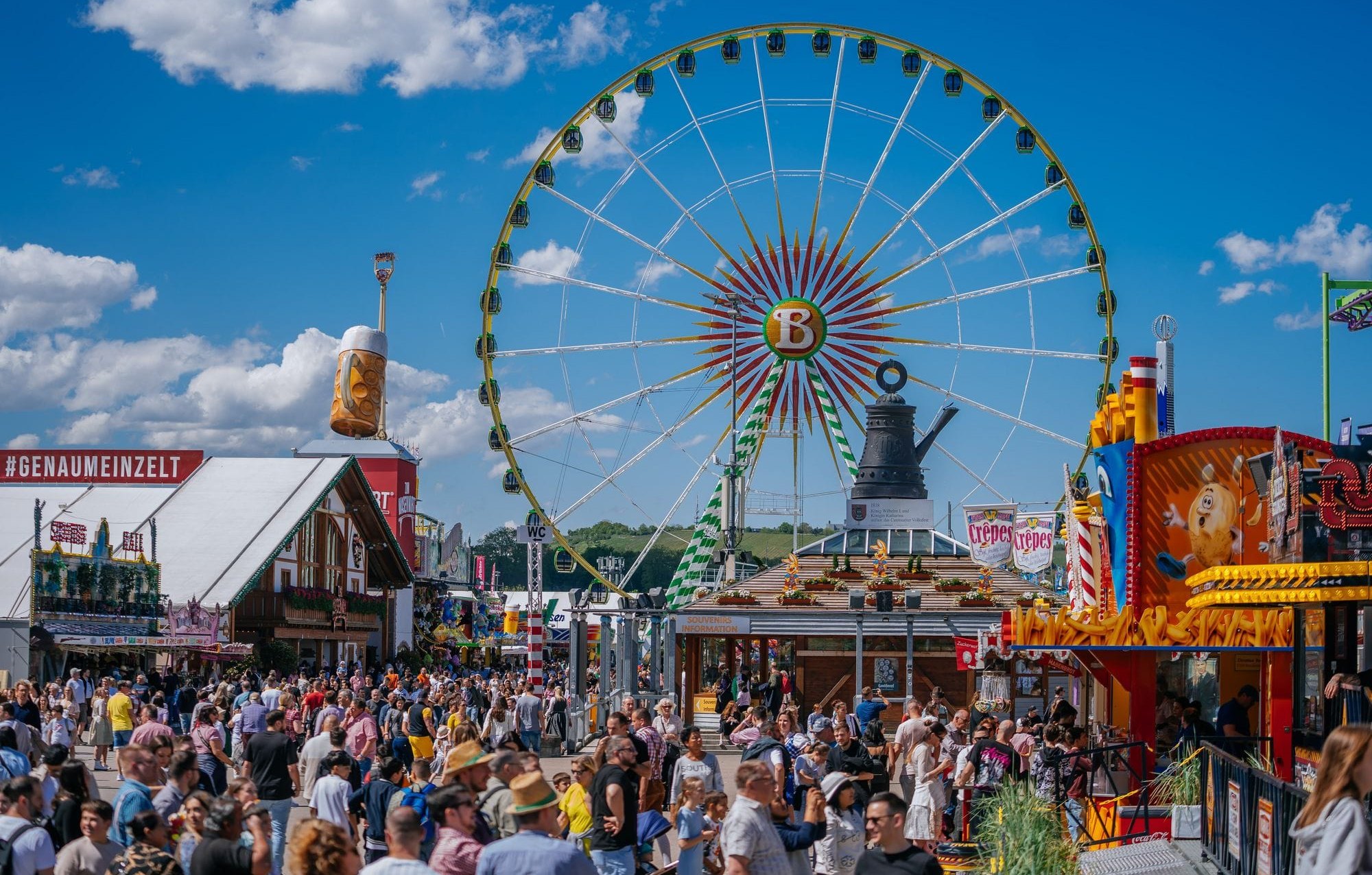 Drei Wochen lang dreht sich auf dem Cannstatter Wasen alles um Spaß, Fahrgeschäfte und Genuss.	Bild: in.Stuttgart/Thomas Niedermüller/A