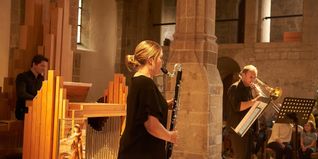 Maria Wunder, Organist Daniel Tepper und Posaunist Walter Melcher bei der Orgelreihe.