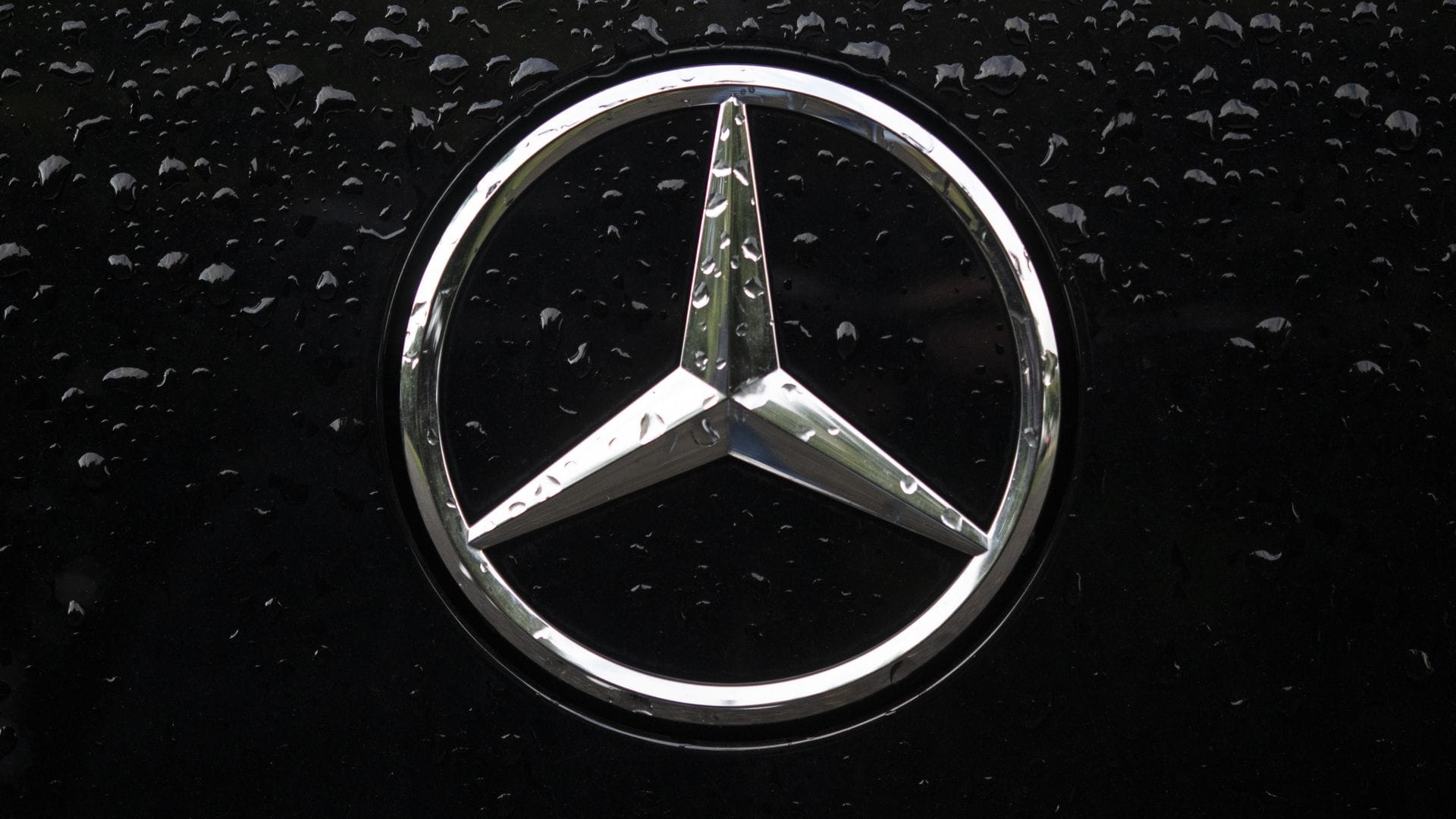 Mercedes-Benz muss erneut einen Absatzrückgang bei den Pkw hinnehmen: 2025 waren es im ersten Quartal  446?300. In diesem Jahr sind es 419?400.