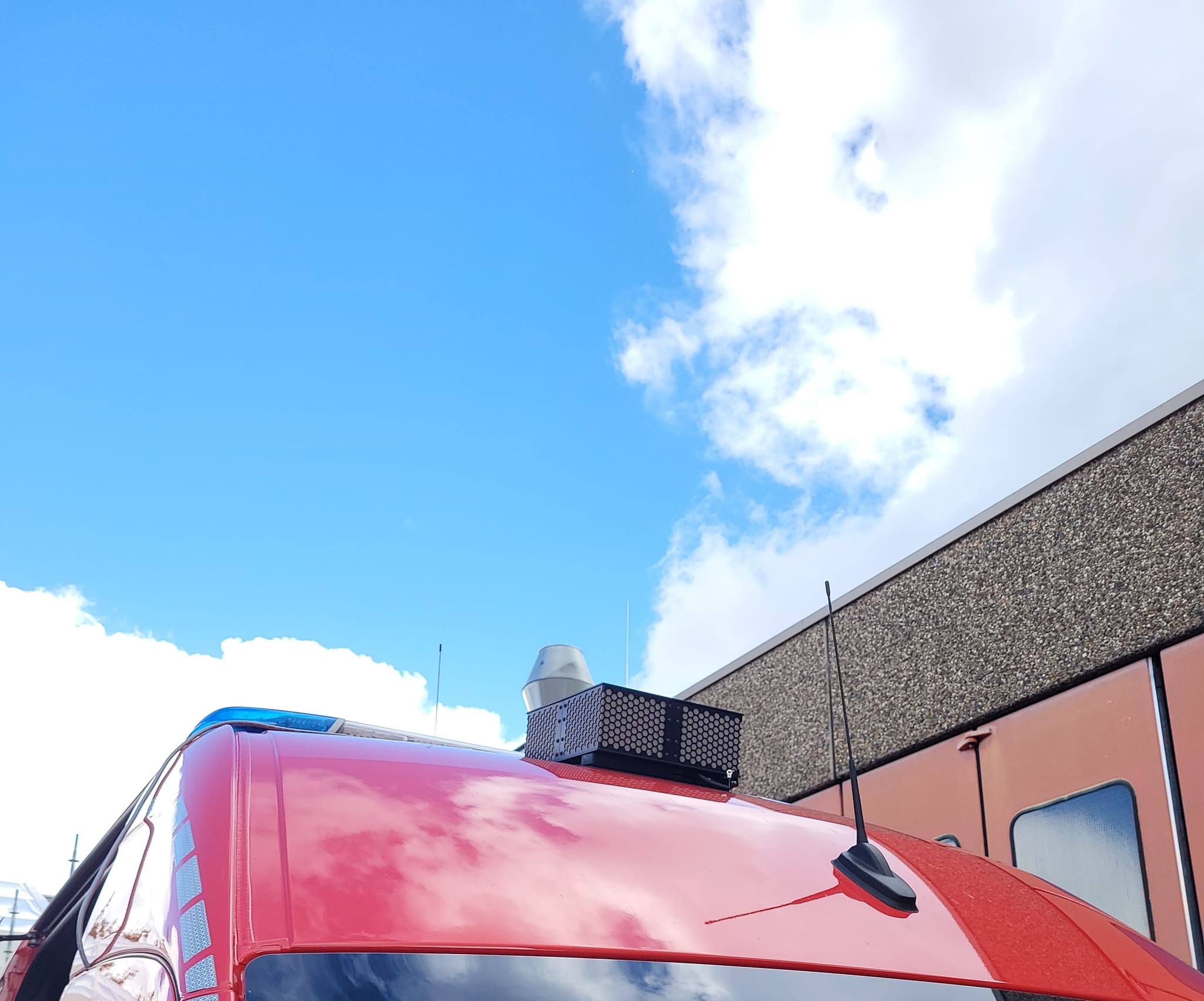 Der Lautsprecherwagen  fährt in Böblingen und Dagersheim durch die Straßen. Bild: z