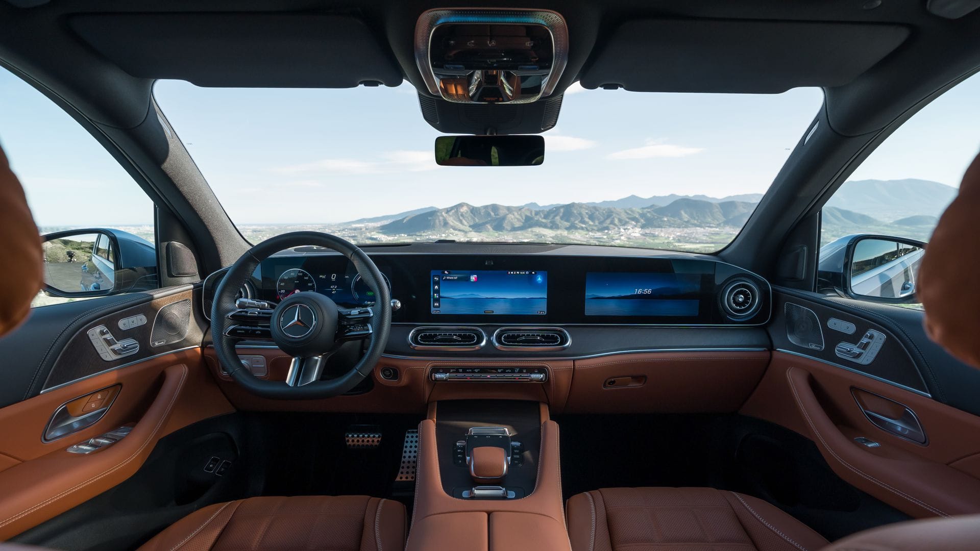 Zu den Aktualisierungen im Innenraum zählt unter anderem der Superscreen mit seinen Bildschirmen im GLE-Cockpit.
