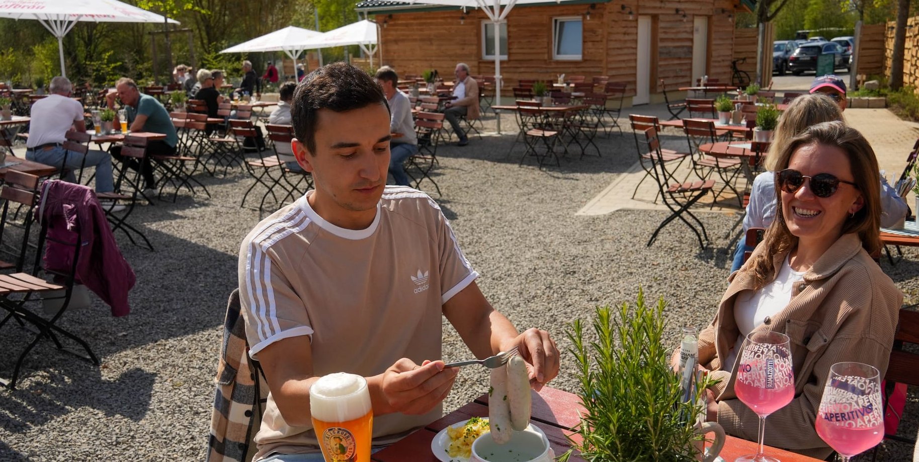 Simon und Linda Dunkel lassen es sich schmecken.