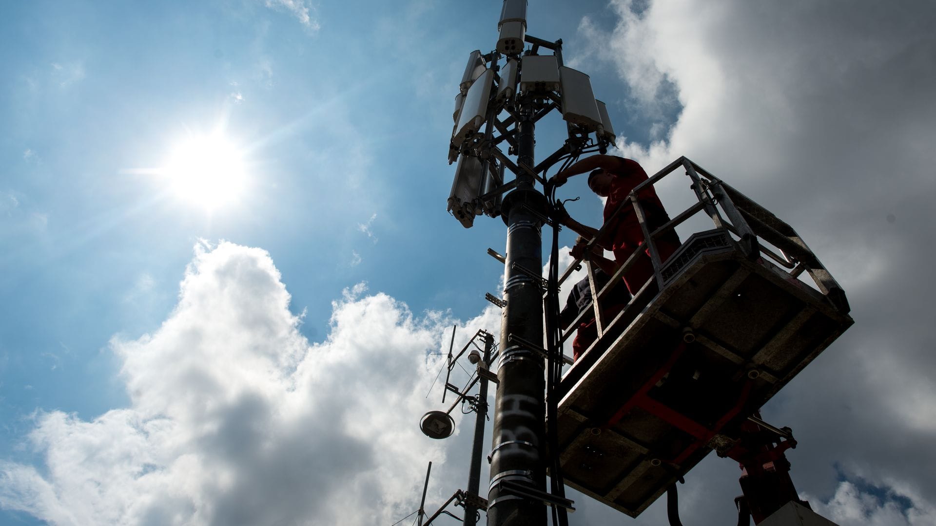 Vodafone Deutschland wird das veraltete Mobilfunknetz GSM (2G) zwei Jahre früher als geplant abschalten. (Archivfoto)
