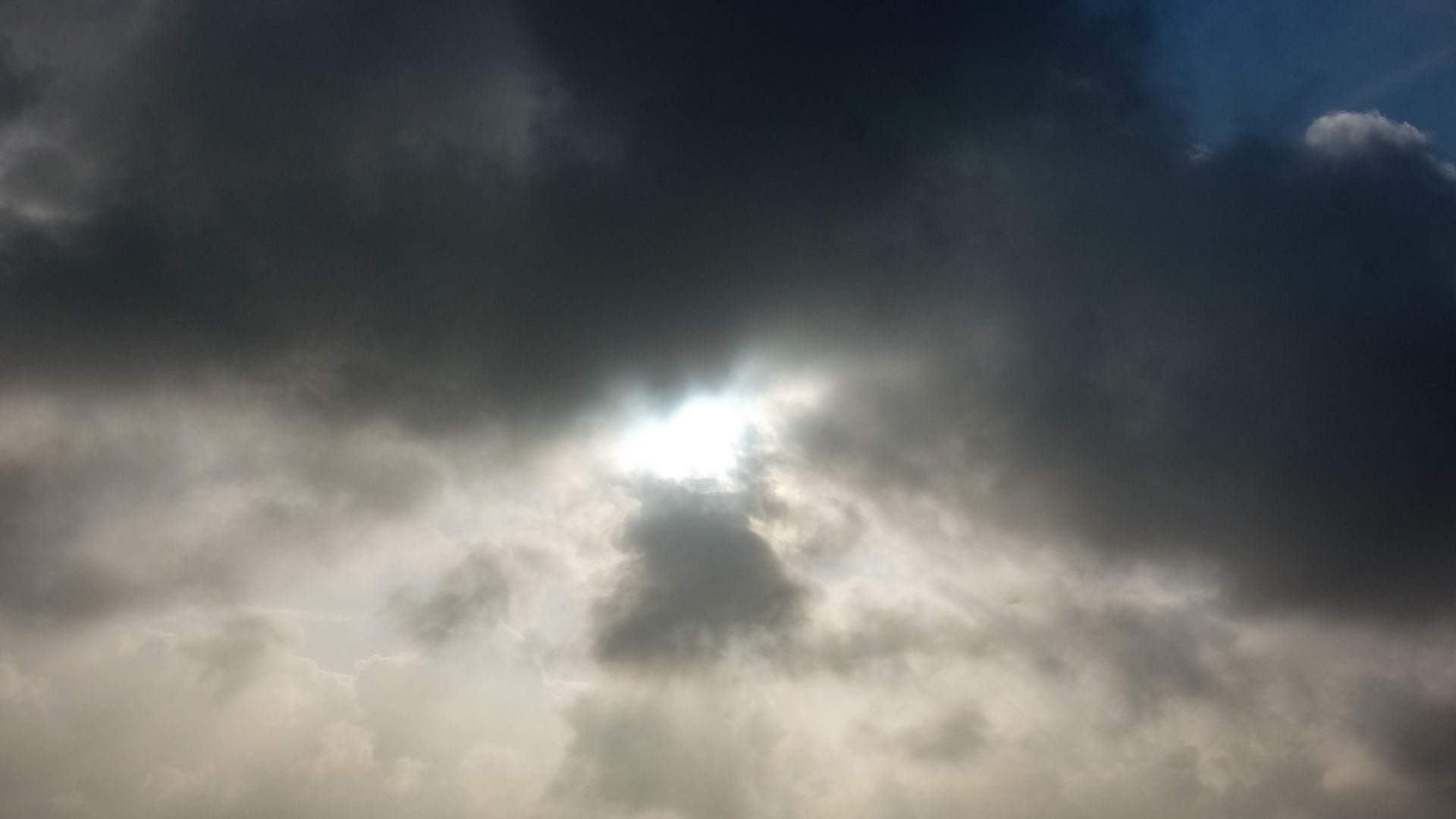 Nach den frühlingshaften Tagen steht im Südwesten nun ein deutlicher Temperatursturz an. (Symbolbild)