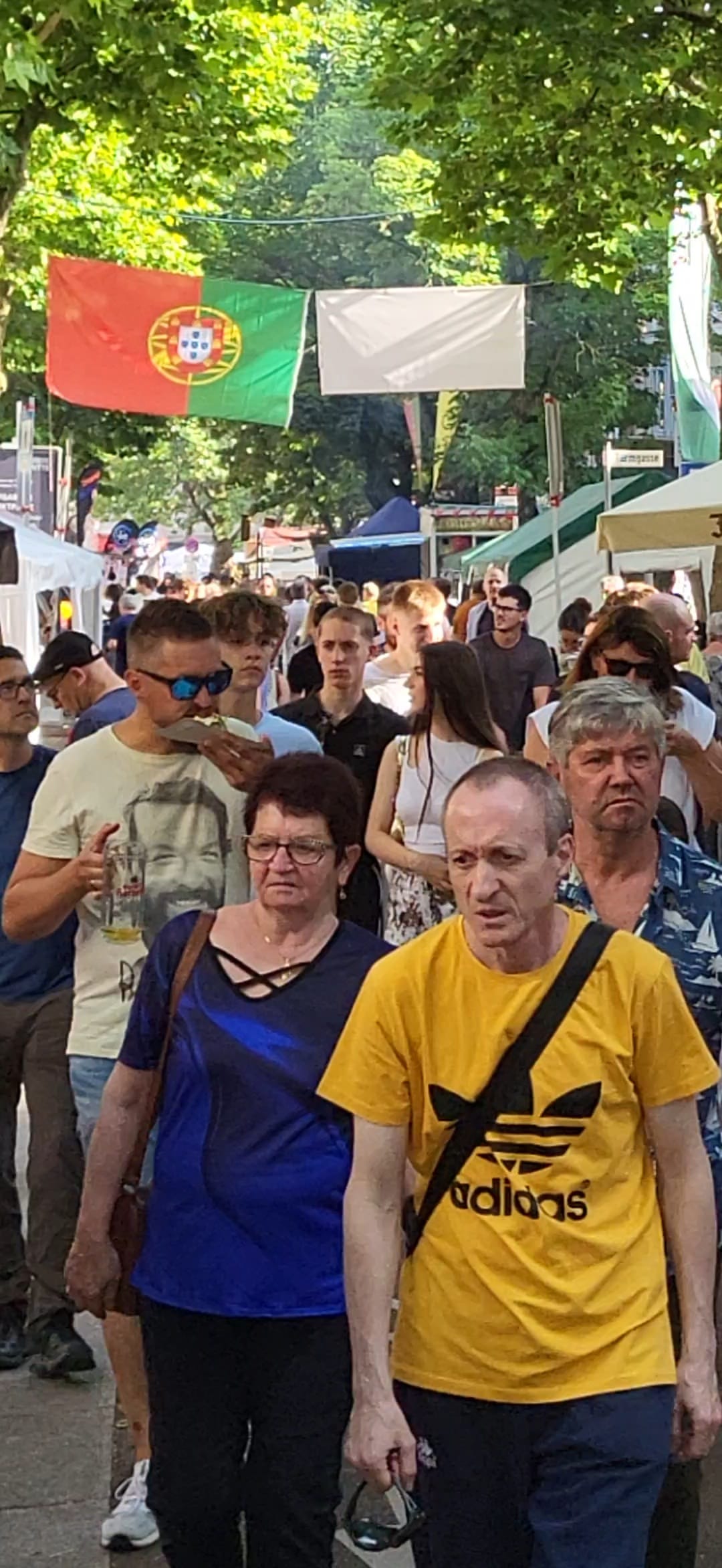 Ansturm auf das Internationale Straßenfest.