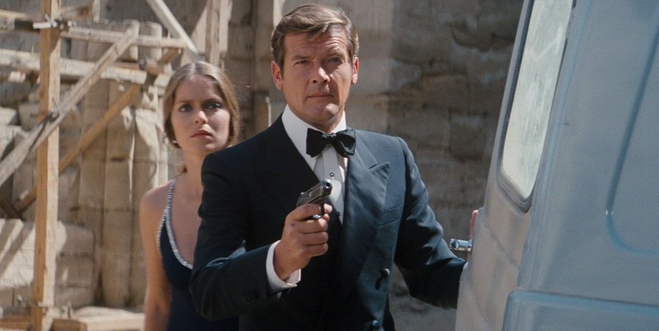Barbara Bach und Roger Moore in „Der Spion, der mich liebte“.