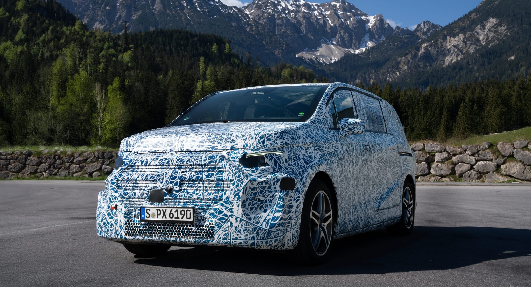 Der Mercedes-Benz VLE demonstriert Effizienz der neuen Van Electric Architecture auf der Langstrecke.
