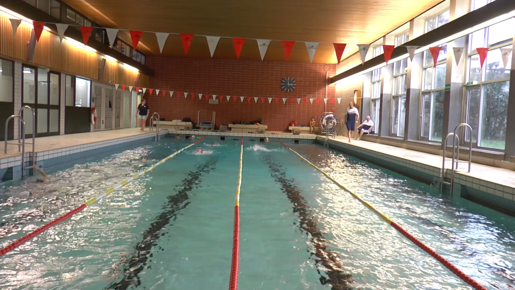 Mit der Eröffnung des Klostergartenbads im Jahr 1956 nahm die Schwimmabteilung Fahrt auf - bis heute trainieren Elementar- und Leistungsgruppen im Vereinsbad.
