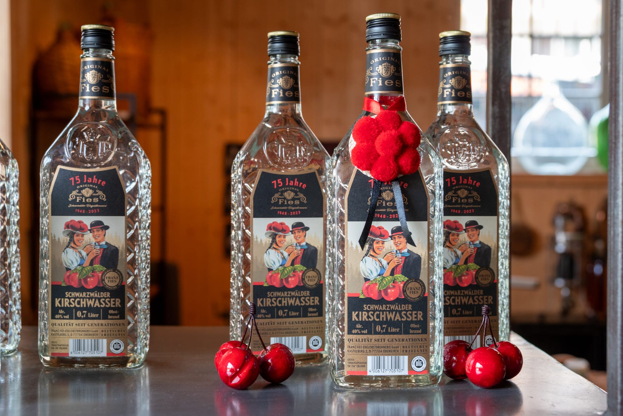 Tradition mit Bollenhut. Das Kirschwasser ist der traditionelle Schnaps aus Oberkirch.