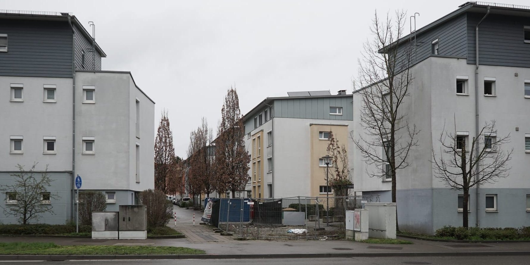 Am Ort des Bauzauns soll später der Bronnenmayer-Platz entstehen. 	Bild: Heiden