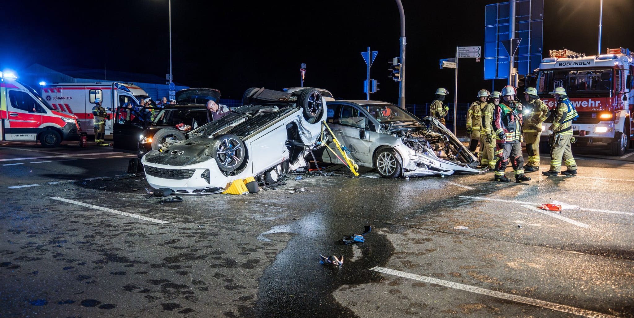 Insgesamt sieben Personen wurden bei dem schweren unfall verletzt.