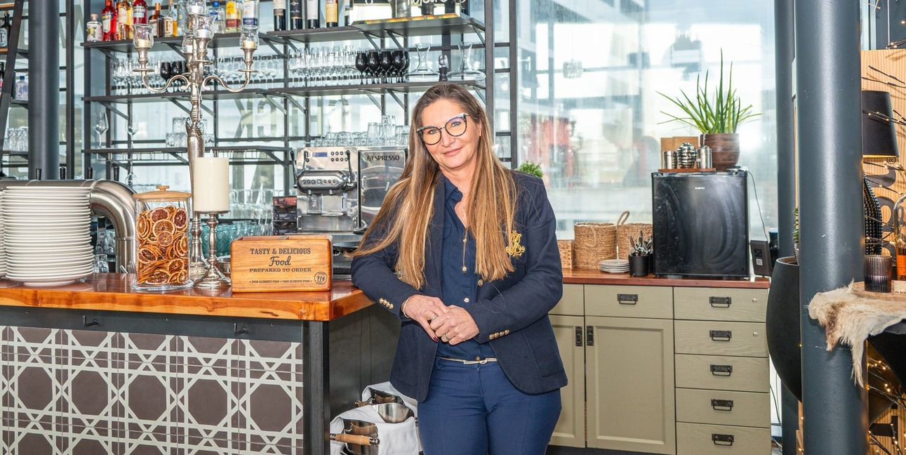 Seit zehn Jahren ist Gastgeberin Kassandra Bindel mit ihrem Check Inn auf dem Flugfeld.