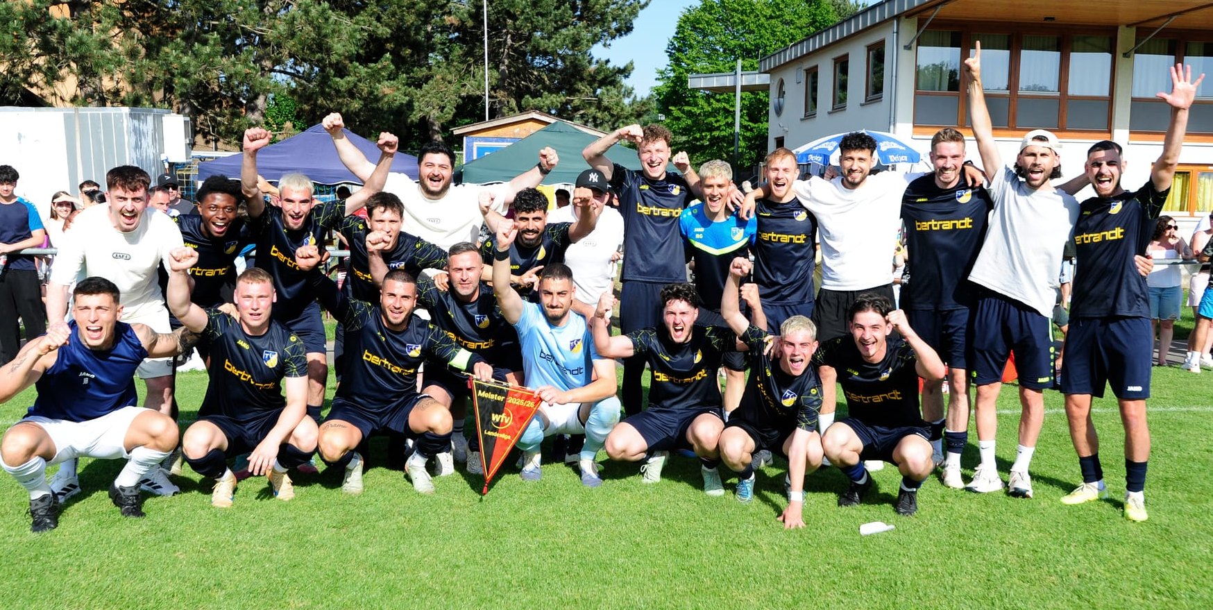 Jubel beim TSV Ehningen über die Landesliga-Meisterschaft.