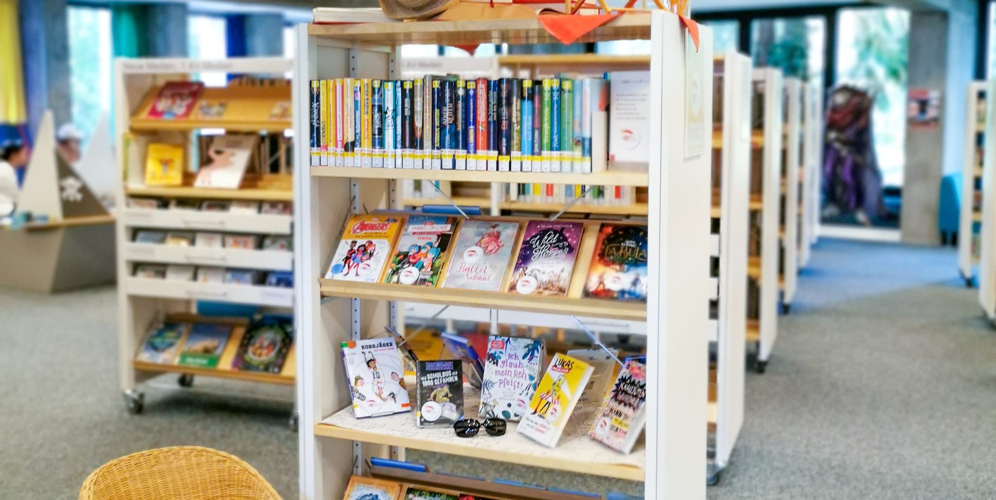 Bücher, Bücher, Bücher in der Sindelfinger Stadtbibliothek.