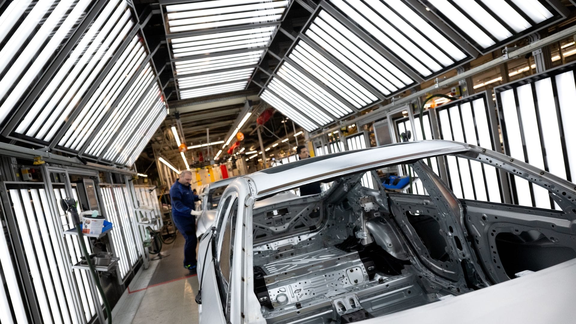 Deutsche Unternehmen haben viele Jobs ins Ausland verlagert, vor allem in die Produktion (Archivbild)