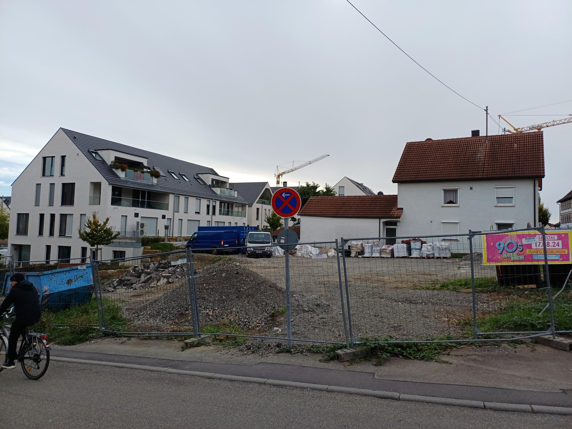 Auf der Brachfläche könnten Parkplätze Ecke Bahnhofstraße/Gartenstraße entstehen. 
Bild: Elbers