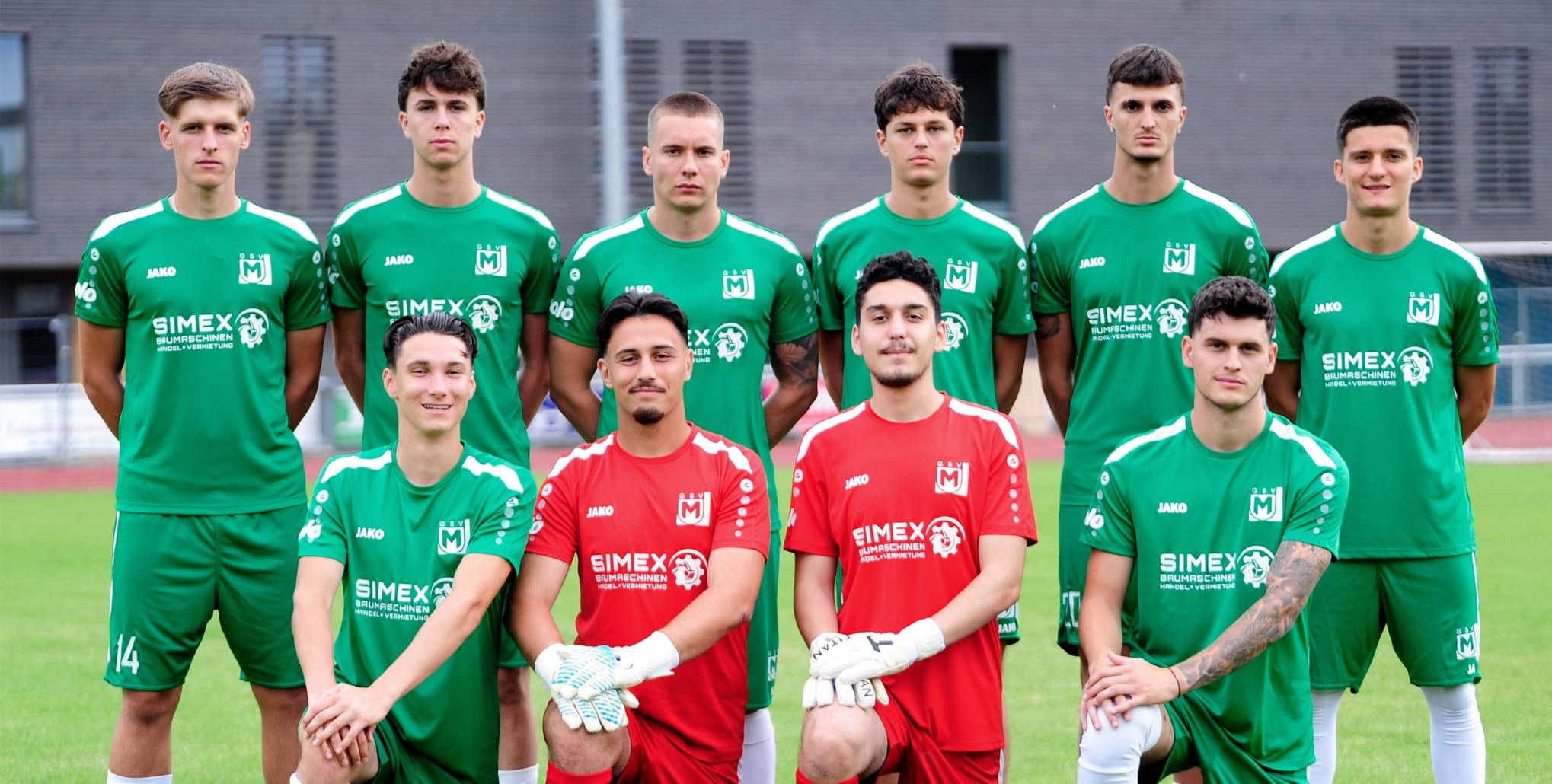 Martin Topic (kommt von TuS Ergenzingen U19), Alexander Schmidt (Zweite Mannschaft), Filip Jose Moreira (SV Rohrau), Salvatore Semeraro (FV Löchgau U19), Darius Romanyuk (SV Rohrau), Valdrin Demolli (Young Boys Reutlingen/hintere Reihe von links), Dzan Komarica (eigene Jugend), Erik Rapp (Young Boys Reutlingen), Mehmet Colak (Zweite Mannschaft), Renato Peric (Calcio Leinfelden-Echterdingen/vorne von links). Bild: photostampe