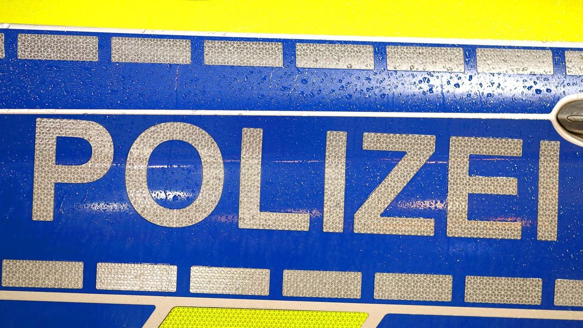 Nach einem Streit lässt eine Frau ihren Freund an der Autobahn 4 zwischen Görlitz und Dresden stehen – die Polizei muss eingreifen (Symbolfoto).