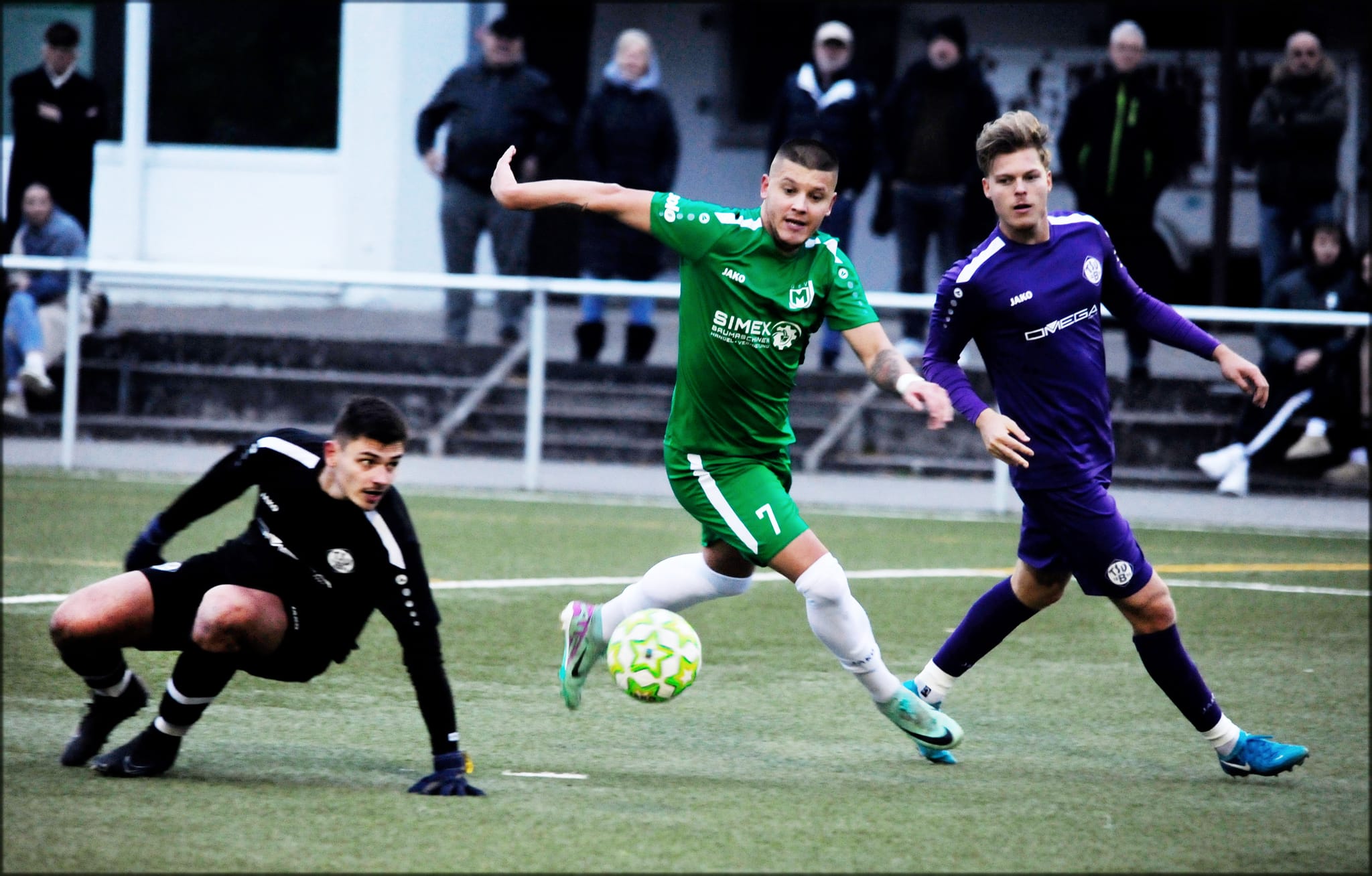 Shkemb Miftari (MItte) und der GSV Maichingen wollen sich mit einem Derbysieg in die Winterpause verasbschieden.