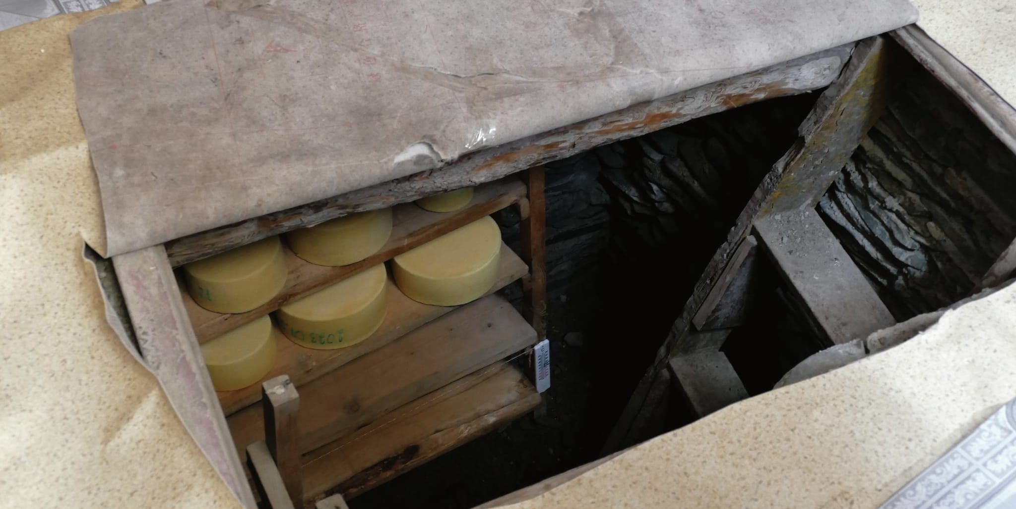 Ein Käsekeller im Hohen Altai, angelegt von einem Senner aus dem Allgäu.