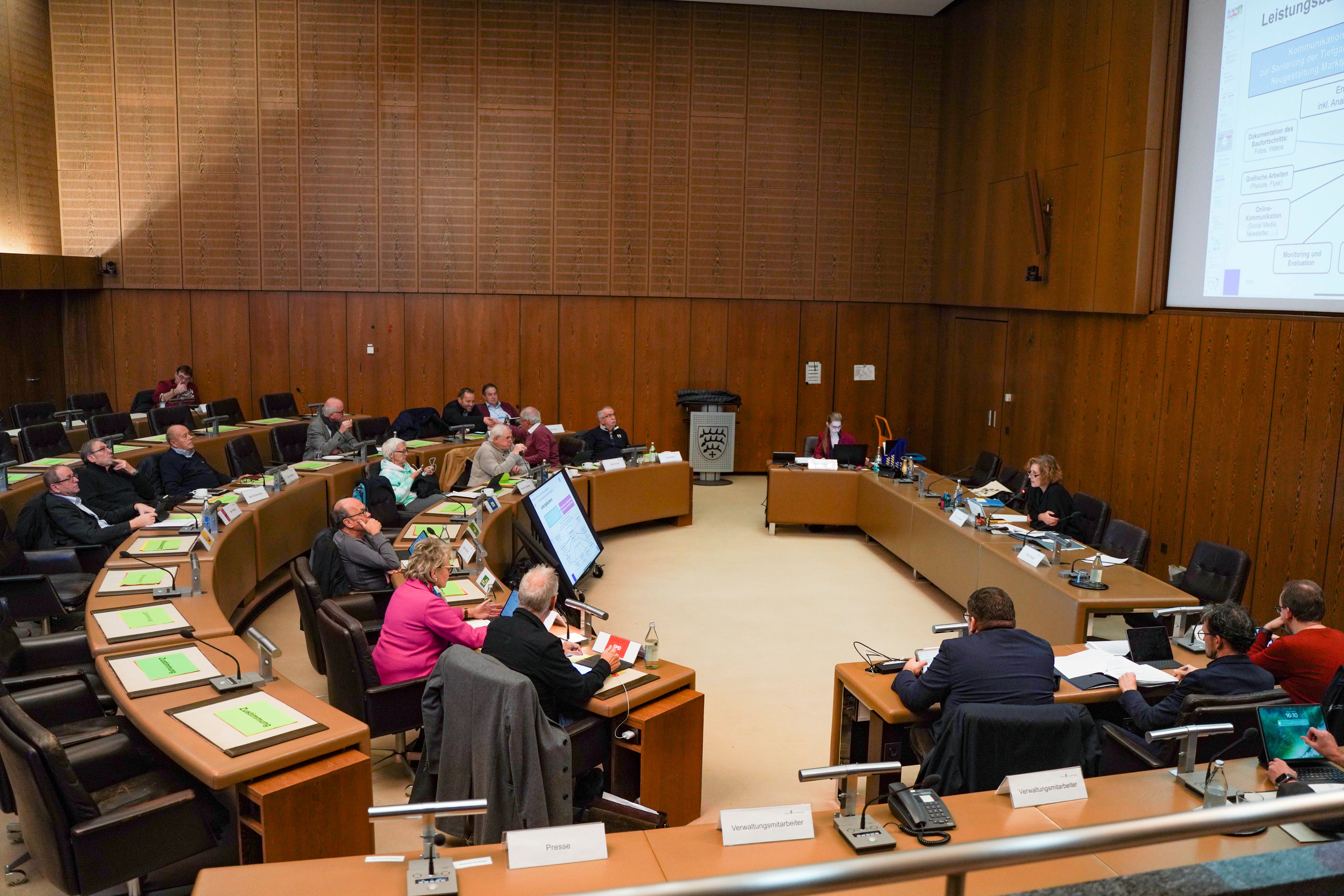 Am Montag tagten der Technik- und Umweltausschuss und der Verwaltungs- und Finanzausschuss im Großen Sitzungssaal des Sindelfinger Rathauses. Am Dienstag geht es für die Stadträte mit dem Sitzungsmarathon des Gemeinderats weiter. Bild: Dettenmeyer