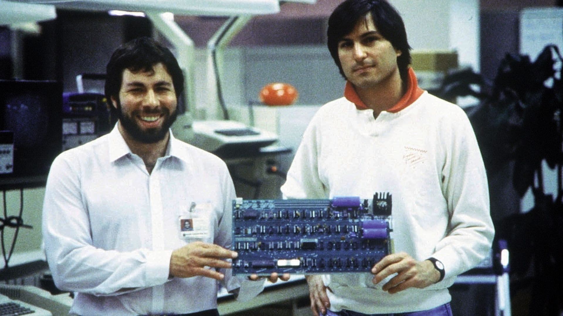 1976: Das erste Apple-Produkt - der Apple I - wurde von Steve Wozniak (l) entworfen. Rechts: Steve Jobs.