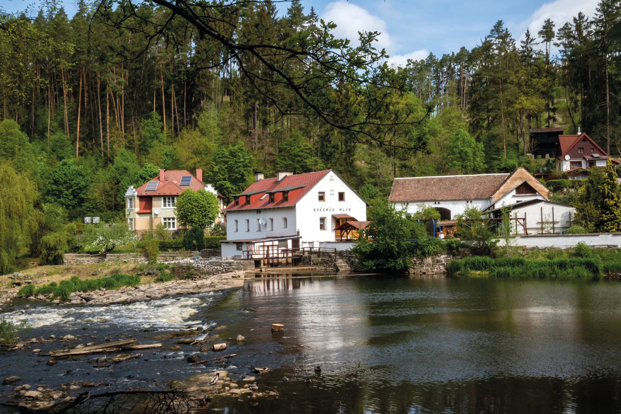 Der Fluss sorgte früher für so manchen Antrieb von Wasserrädern.