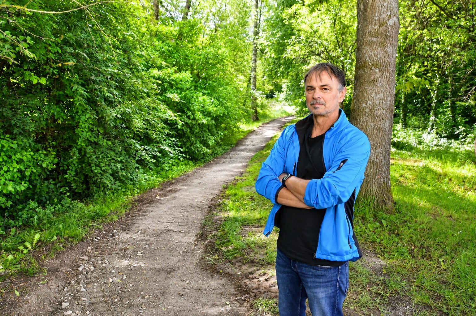 Adrian Gemander würde sich eine Asphaltierung des Trampelpfads wünschen.