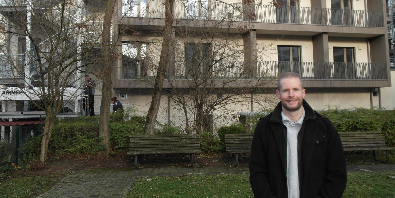 Patrick Schlecht vor seinem zukünftigen Arbeitsplatz in der Talstraße.